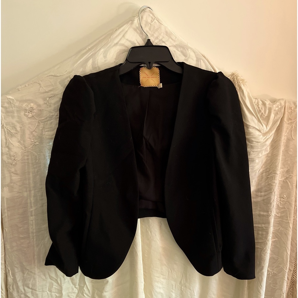 Black bolero cropped blazer! Excellent condition. Size small.